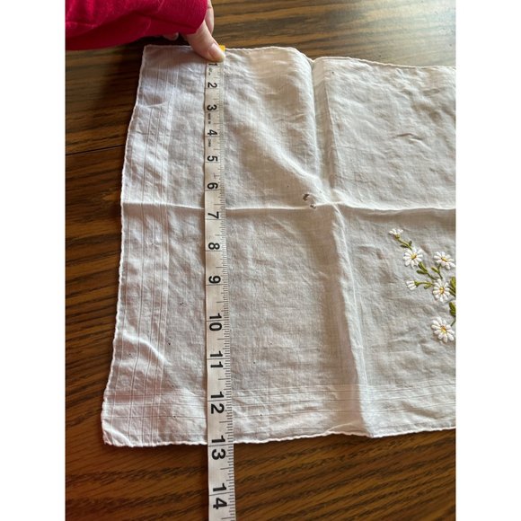 White embroidered handkerchiefs - Picture 10 of 16